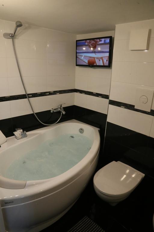 Casa Vacanze Sannazzaro 70 Napoli Bagian luar foto