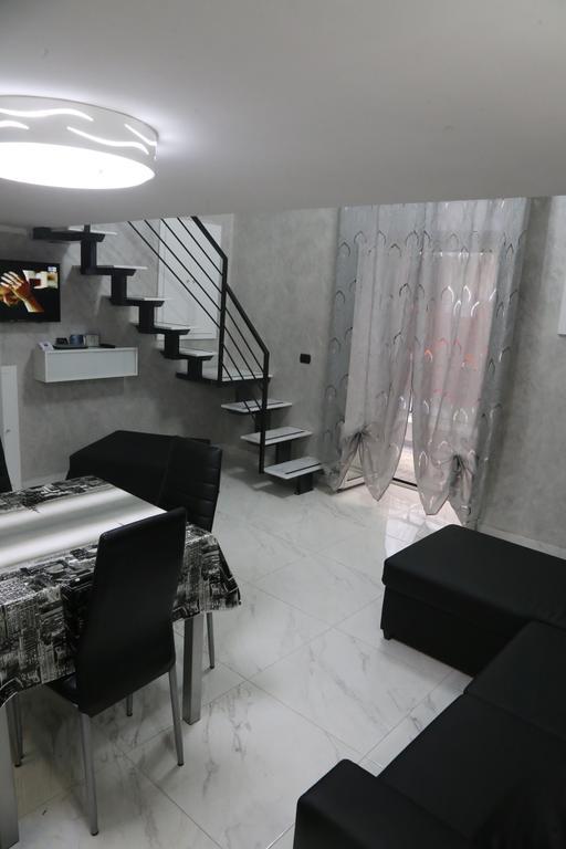 Casa Vacanze Sannazzaro 70 Napoli Bagian luar foto