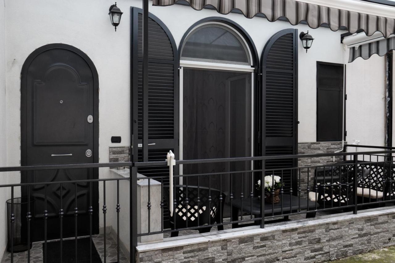 Casa Vacanze Sannazzaro 70 Napoli Bagian luar foto